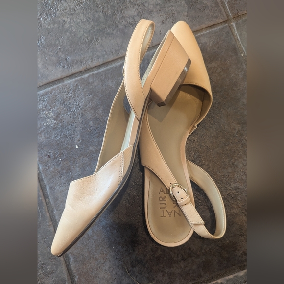 🎉CLOSET CLEAR OUT!!!🎉 Naturalizer Beige Leather Strappy Kitten Heel - Picture 2 of 4